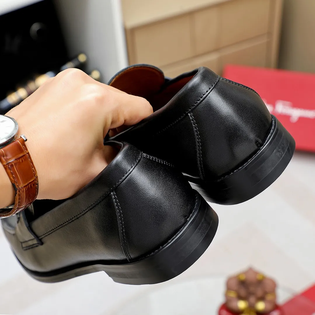 Men's shoes💰420 🔥Ferragamo's new men's casual slip-on shoes🇨🇳Official website original 1:1 mold, original quality💯Fine workmanship, high-end luxury☘The upper is made of imported Italian mercerized cow suede🌴🐑leather lining🍓Rubber wear-resistant and non-slip outsole, breathable and comfortable to wear🍍The first choice for high-end men, black, size 38-45...